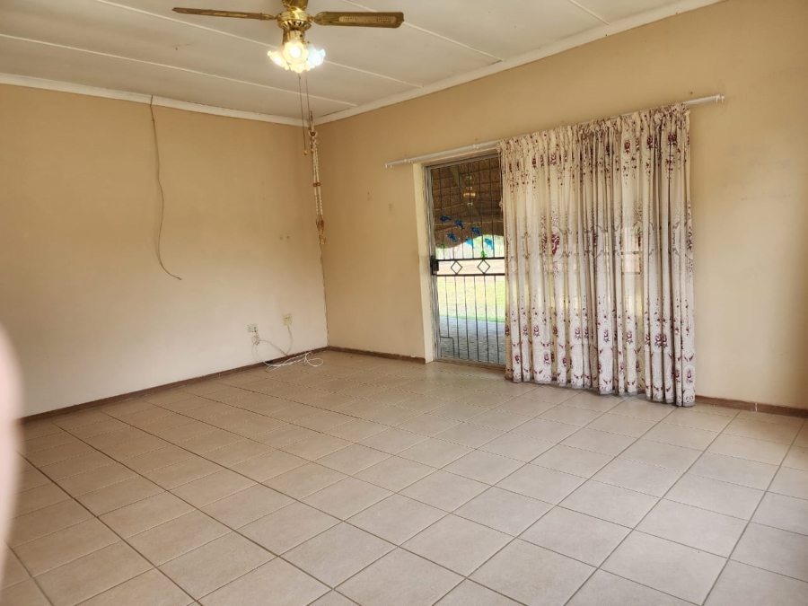 4 Bedroom Property for Sale in Petrusburg Rural Free State